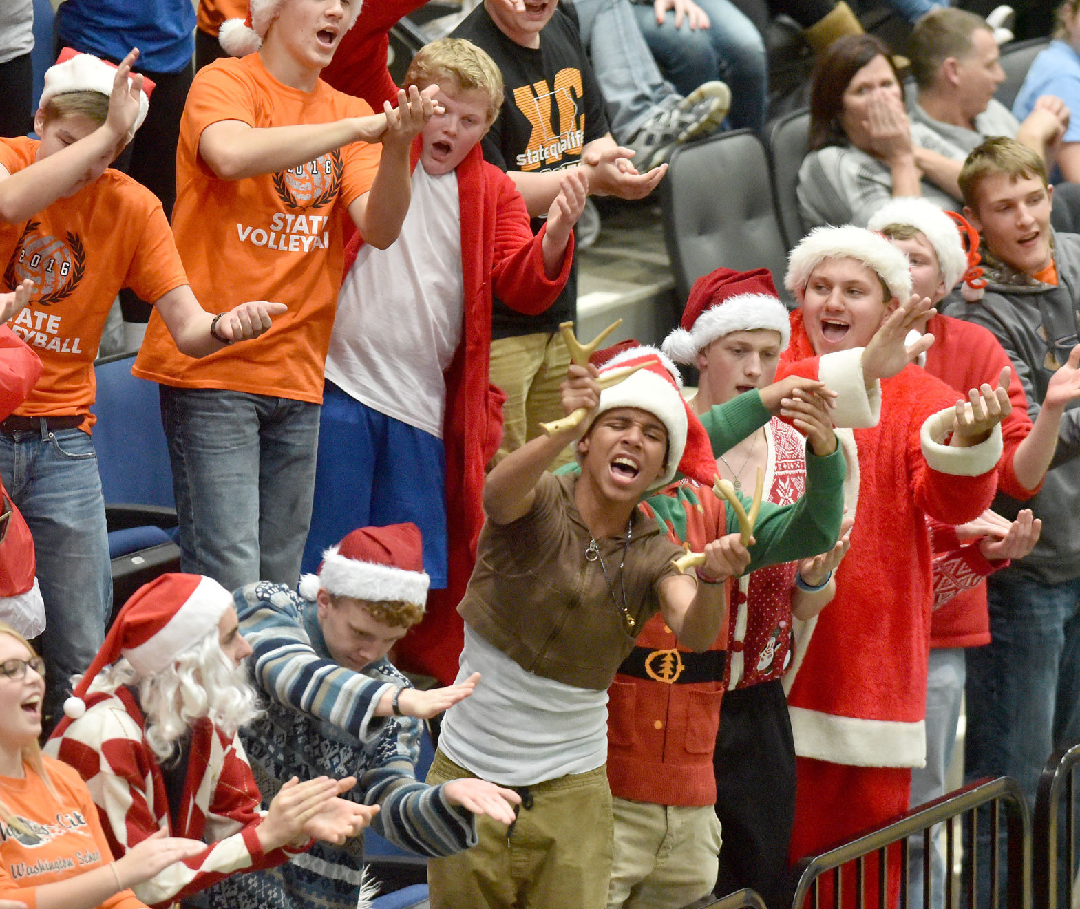 Heelan vs Charles City state volleyball